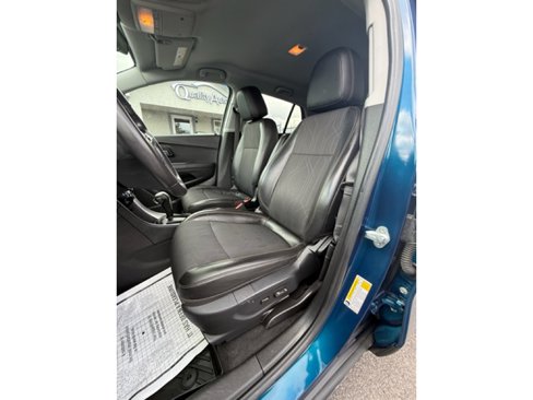 Used 2020 Chevrolet Trax LT w/ LT Convenience Package image 13