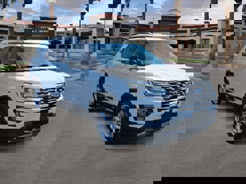 Used 2017 Ford Explorer XLT image 2