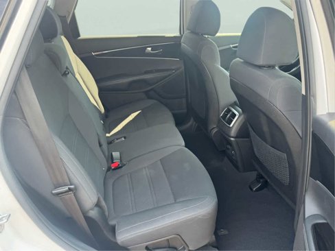 Used 2019 Kia Sorento LX image 32