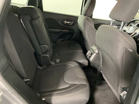Used 2017 Jeep Cherokee Latitude w/ Safety/Convenience Group image 18