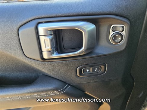 Used 2018 Jeep Wrangler Unlimited Sahara image 21