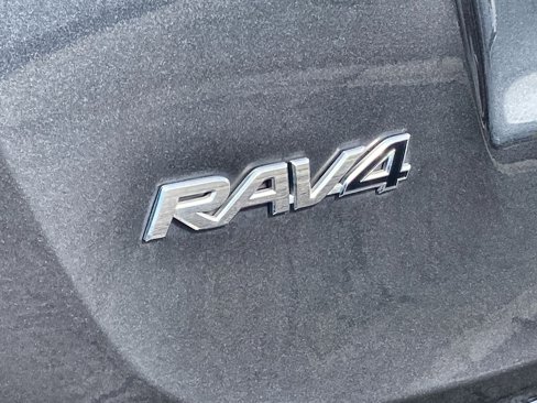 Used 2018 Toyota RAV4 XLE image 30