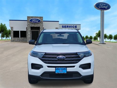 Used 2022 Ford Explorer XLT image 2