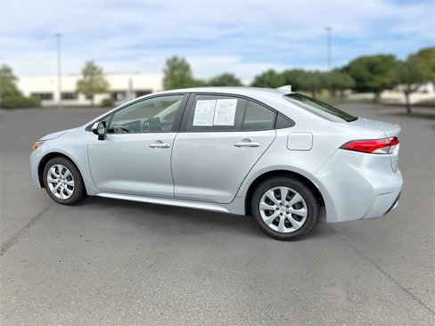 Used 2020 Toyota Corolla LE image 3
