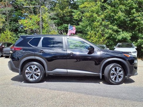 Used 2023 Nissan Rogue SV image 2