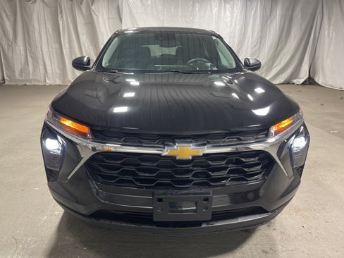 Used 2024 Chevrolet Trax LS image 2