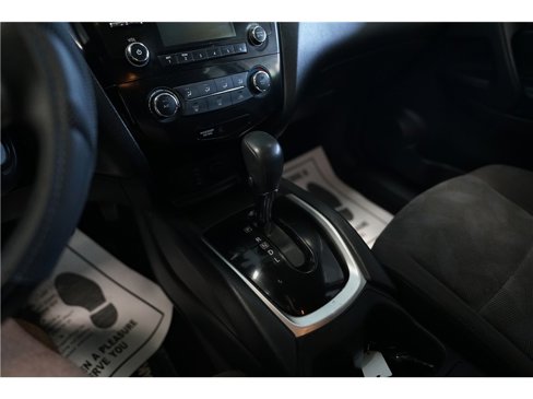 Used 2016 Nissan Rogue S image 19