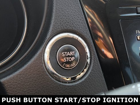 Used 2015 Nissan Rogue SV image 2