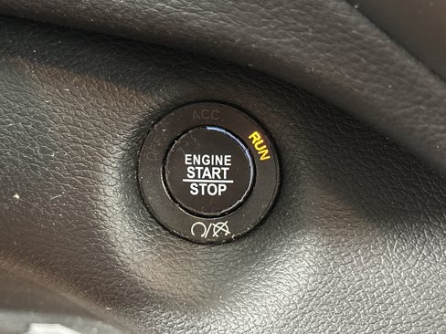 Used 2019 Jeep Cherokee Limited image 26