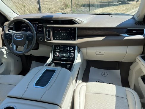 Used 2021 GMC Yukon Denali w/ Denali Premium Package image 8