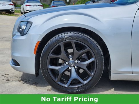 Used 2020 Chrysler 300 Touring w/ Sport Appearance Package image 7