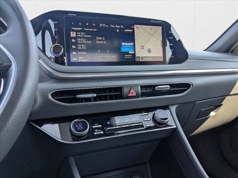 Used 2022 Hyundai Sonata SEL Plus w/ Preferred Accessory Package image 15