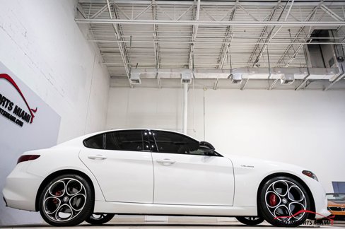 Used 2022 Alfa Romeo Giulia Veloce image 35