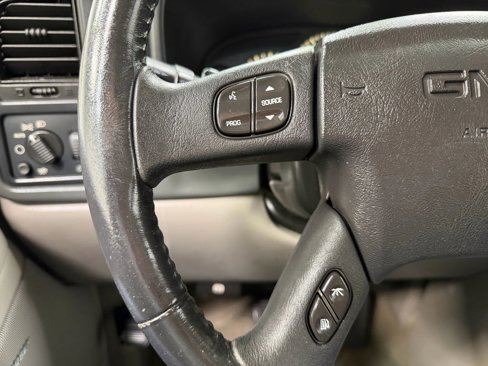 Used 2005 GMC Yukon XL SLT w/ SLT Preferred Equipment Group image 26