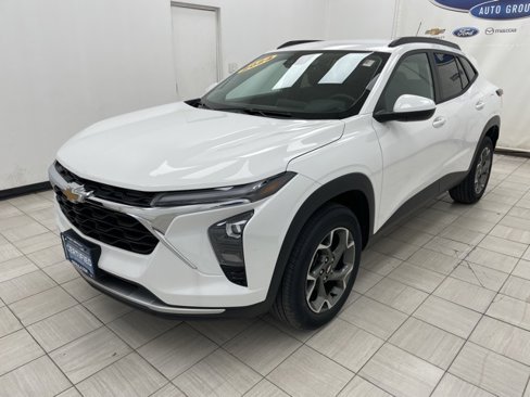 Certified 2024 Chevrolet Trax LT w/ Driver Confidence Package image 16