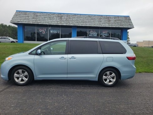 Used 2015 Toyota Sienna LE image 7