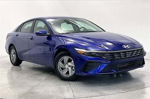 Certified 2025 Hyundai Elantra SE image 11