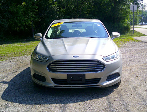 Used 2015 Ford Fusion SE image 2