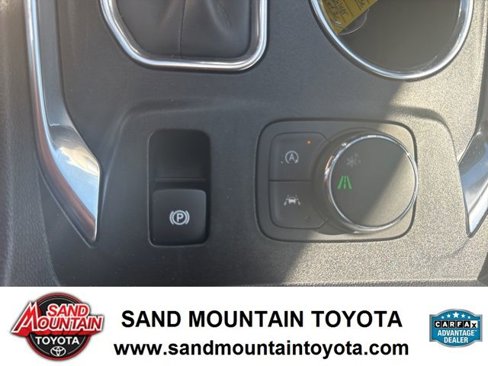 Used 2022 Chevrolet Traverse LS image 19
