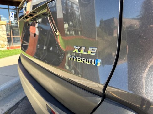 Used 2019 Toyota RAV4 XLE image 11