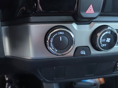 Certified 2016 Toyota Tacoma SR image 9