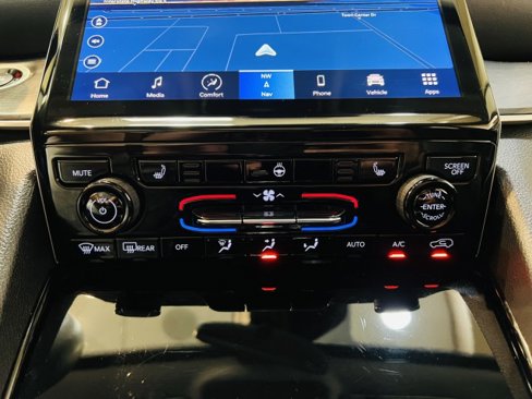 Used 2023 Jeep Grand Cherokee L Limited image 19