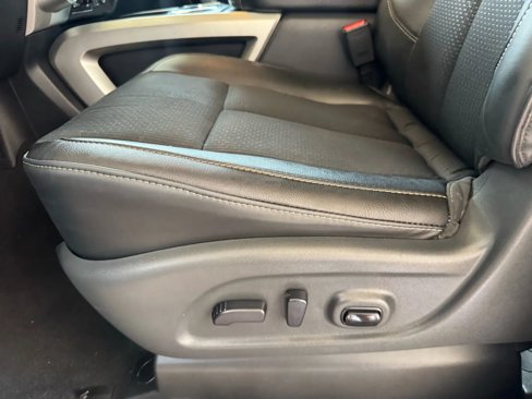 Used 2017 Nissan Titan PRO-4X image 14