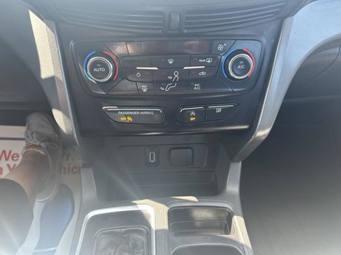 Used 2017 Ford Escape SE image 19
