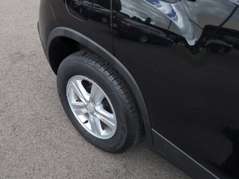Used 2020 Chevrolet Trax LS w/ Tint and Cruise Package image 4