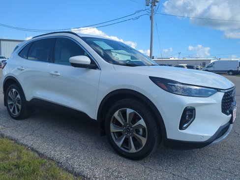 Used 2023 Ford Escape Platinum image 2