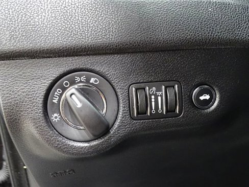Used 2017 Chrysler 300 Limited image 13