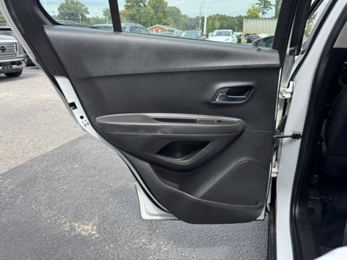 Used 2016 Chevrolet Trax LS image 15