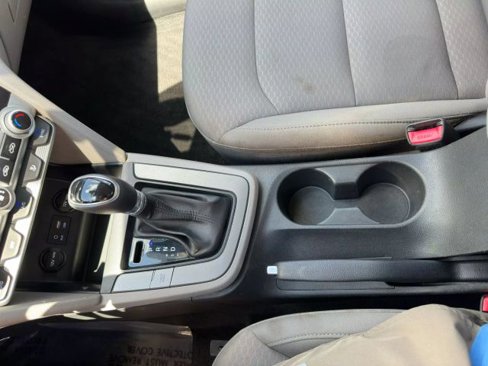 Used 2020 Hyundai Elantra SEL image 32