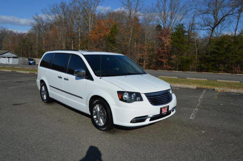 Used 2016 Chrysler Town & Country Touring-L image 55