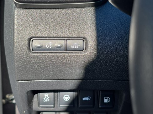 Used 2019 Nissan Rogue SL image 26