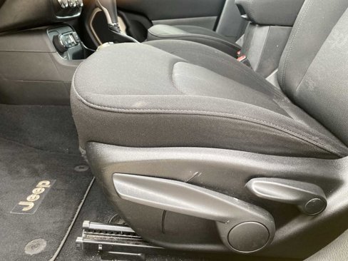 Used 2016 Jeep Renegade Latitude image 22