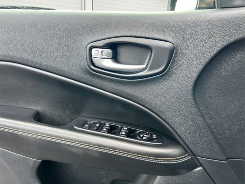 Used 2021 Jeep Compass Latitude w/ Sun and Sound Group image 17