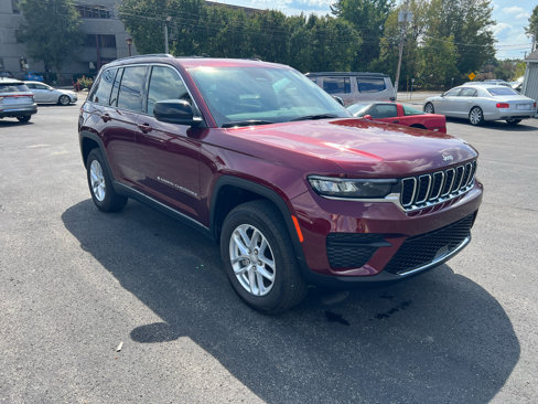 Used 2025 Jeep Grand Cherokee Laredo X w/ Luxury Tech Group I image 3