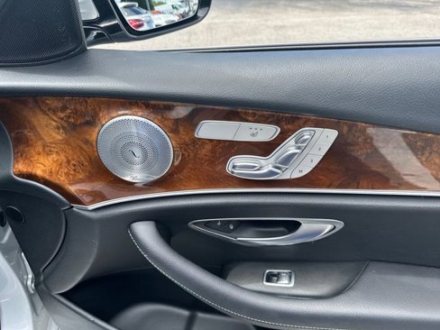 Used 2017 Mercedes-Benz E 300 4MATIC image 40