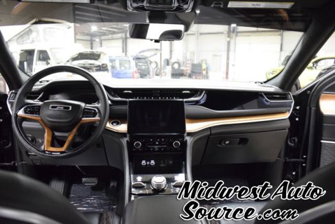 Used 2024 Jeep Grand Cherokee Summit image 32