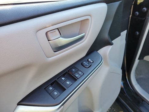 Used 2017 Toyota Camry LE image 18