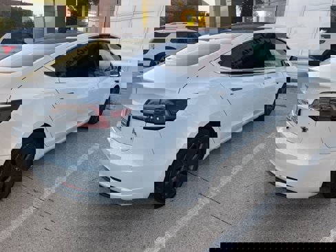 Used 2020 Tesla Model 3 Standard Range image 3