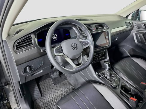 Used 2022 Volkswagen Tiguan SE image 9