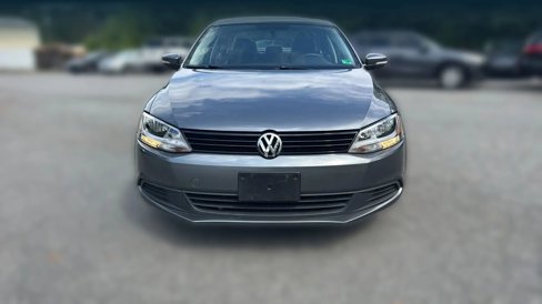 Used 2011 Volkswagen Jetta SE image 2
