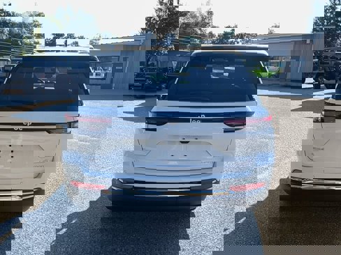 New 2025 Jeep Grand Cherokee Laredo X image 6