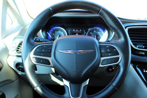 Used 2018 Chrysler Pacifica Touring-L w/ Premium Audio Group image 18