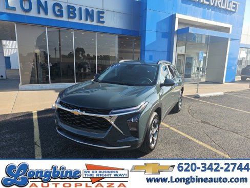 Used 2025 Chevrolet Trax LT image 1