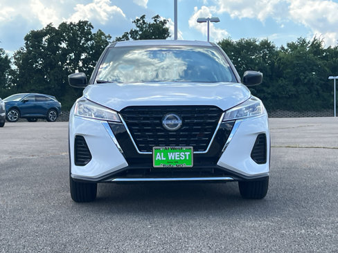 New 2025 Nissan Kicks Play S image 2