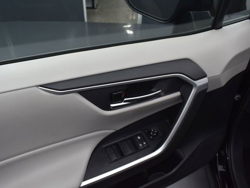 Used 2020 Toyota RAV4 XLE image 13