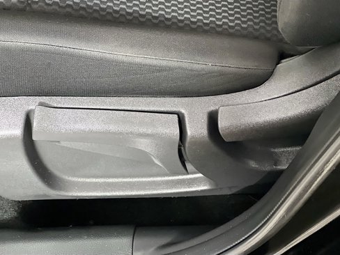 Used 2020 Nissan Rogue Sport S image 16